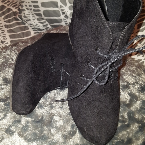 Boots - Picture 2 of 3